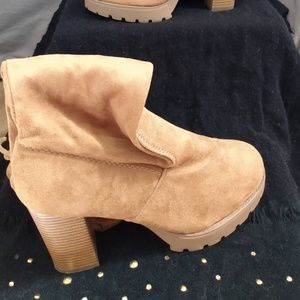 Knee High Boots 22’ inches/tan
